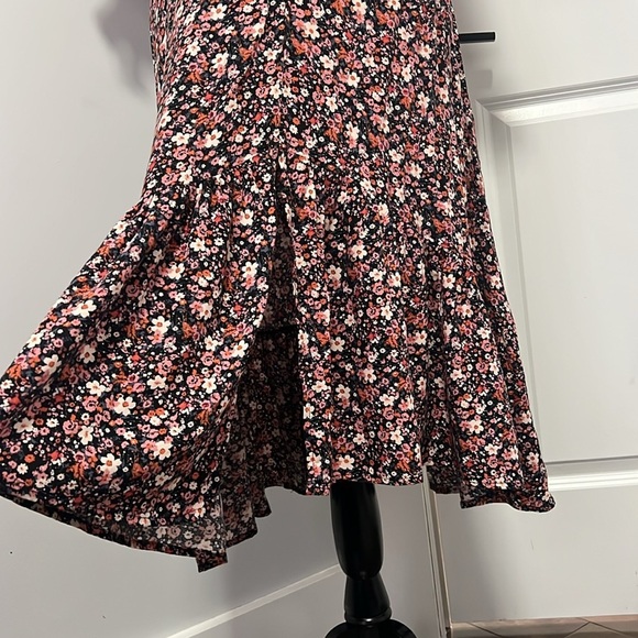 Luxology Floral Print midi Dress with Button Details Short Sleeve size Medium - Picture 5 of 7